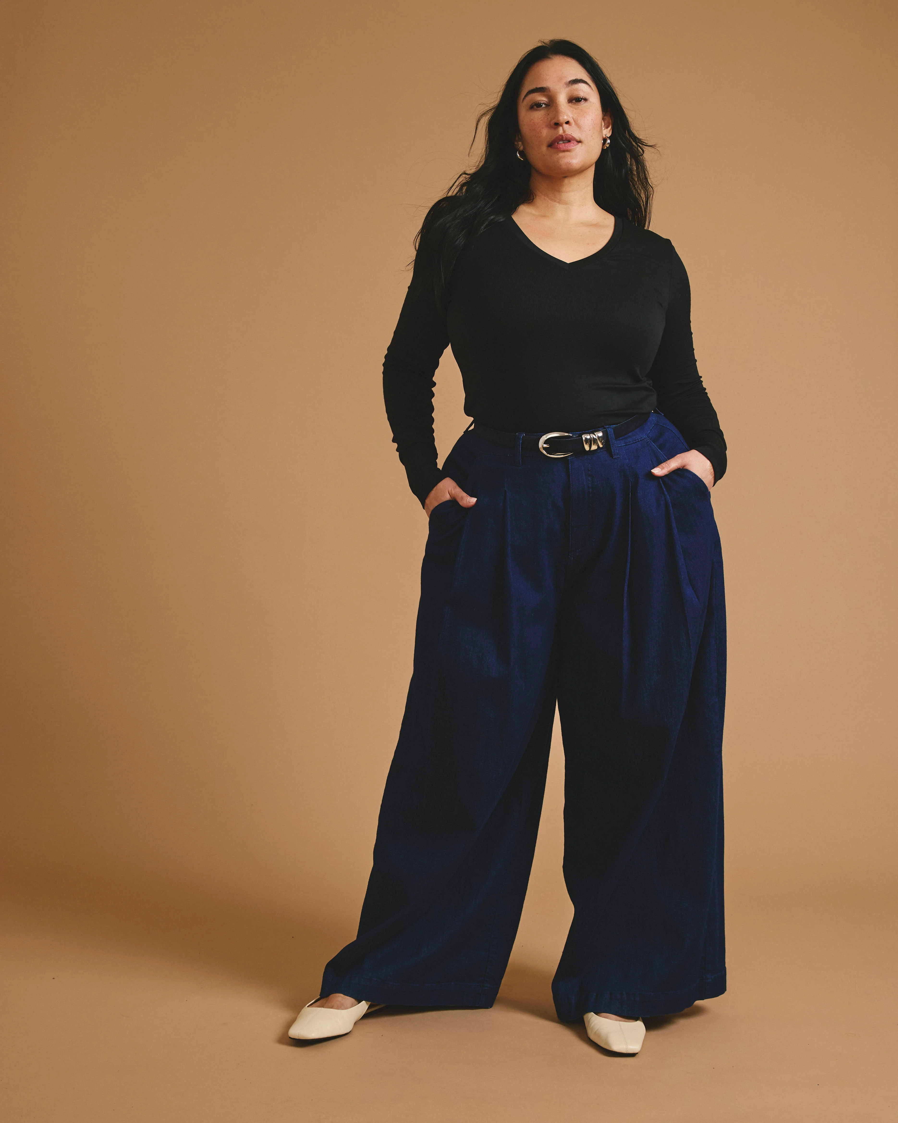 Cloud Rib Long Sleeve V-Neck Tee - Black - Image 2